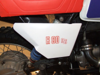 Decal R 80 G/S battery cover red left or right side